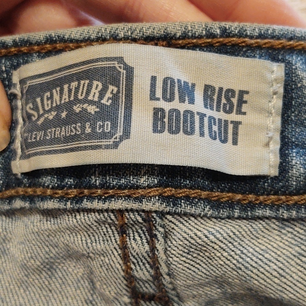 Signature by Levi Strauss Women's Low Rise Bootcut Jeans - Picture 6 of 7